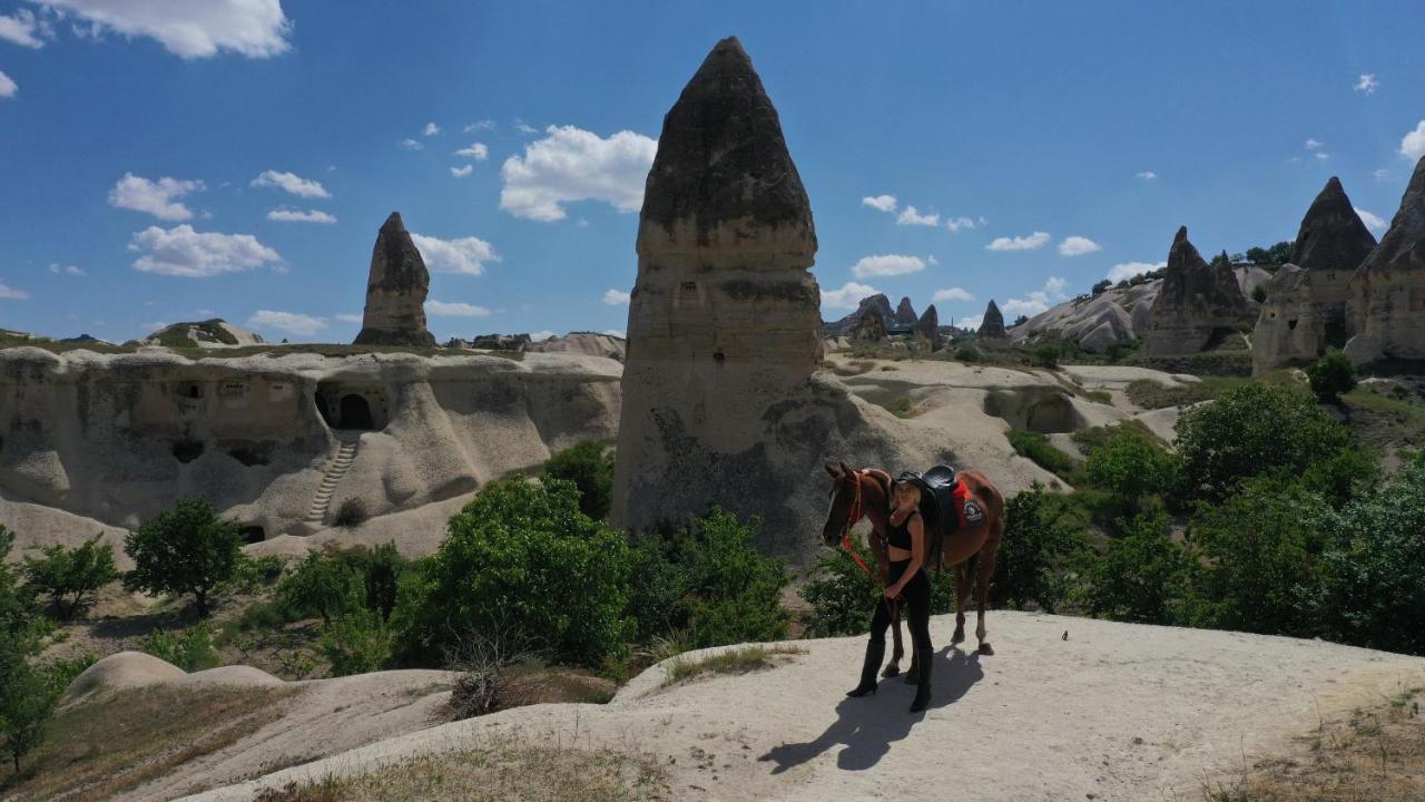 Bed and Breakfast Mak'S Cave House Учисар Экстерьер фото